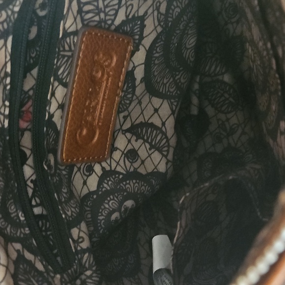 CARLOS Santana Ring Handle Bucjet Bag w/Crossbody Strap - Picture 4 of 6